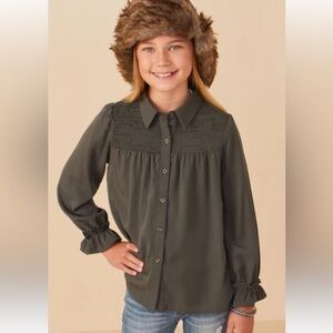 Hayden Girls GREEN BLOUSE Size 14 16 XL ruffle Cuff Sleeve Button Front Collared